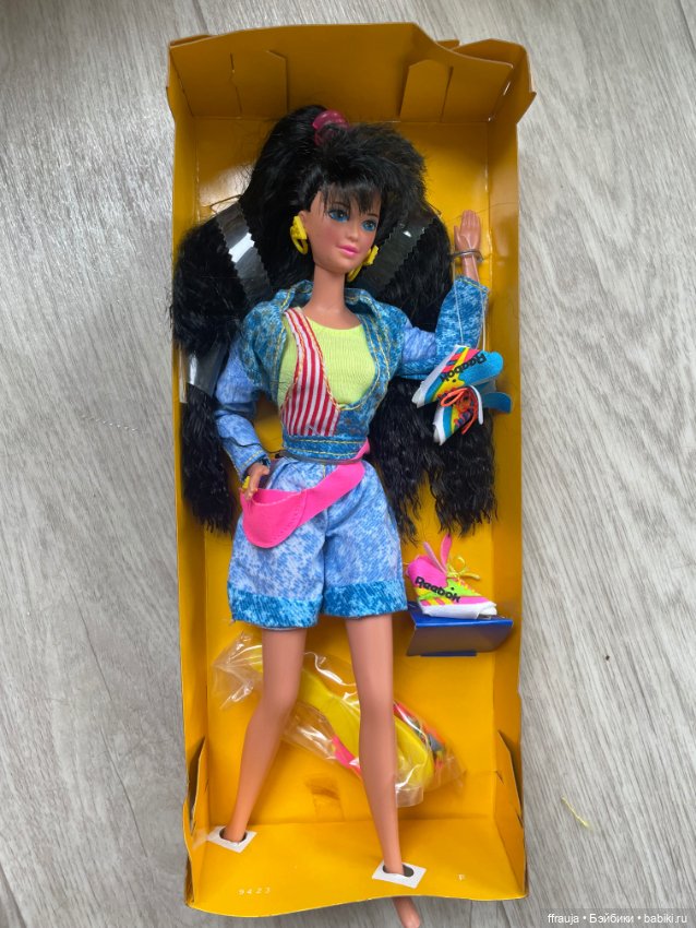 Новый комплект одежды и обуви от Barbie All American Kira (фото 3)