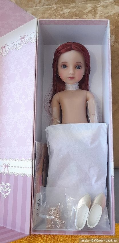 Красотка смуглянка Медея Руби Ред. Medea Ruby Red