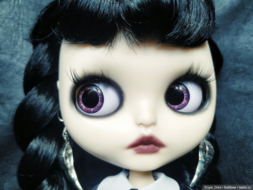 Кастомная кукла Блайз Уэнсдей Аддамс со скрипкой (Custom Blythe Wednesday Addams) (фото 3)