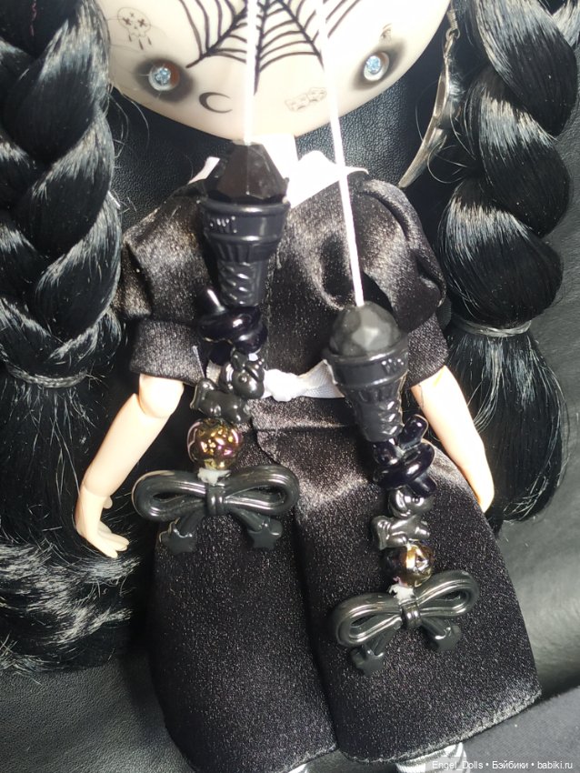 Кастомная кукла Блайз Уэнсдей Аддамс со скрипкой (Custom Blythe Wednesday Addams) (фото 5)