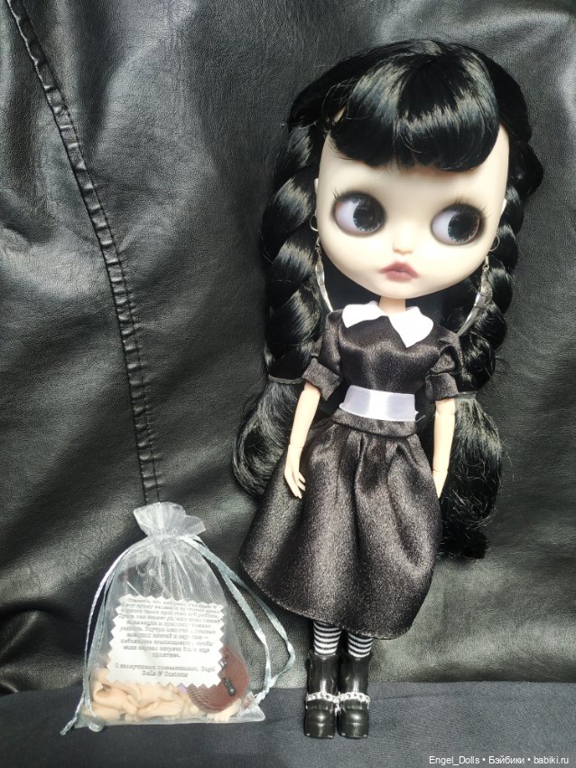 Кастомная кукла Блайз Уэнсдей Аддамс со скрипкой (Custom Blythe Wednesday Addams) (фото 7)
