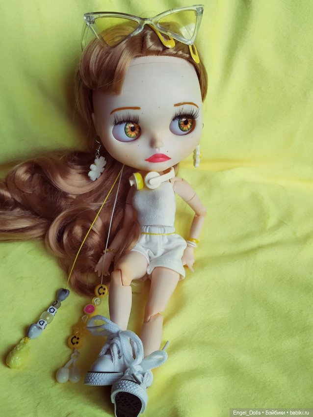 Кастомная кукла Блайз Эмили в наушниках (Custom Blythe) (фото 6)