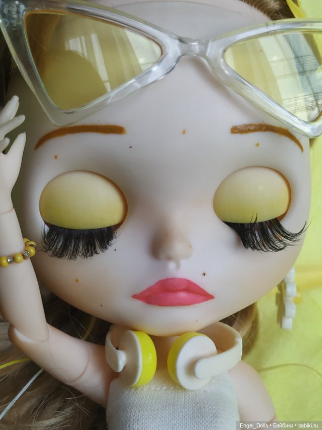 Кастомная кукла Блайз Эмили в наушниках (Custom Blythe) (фото 2)