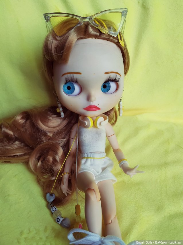 Кастомная кукла Блайз Эмили в наушниках (Custom Blythe) (фото 4)