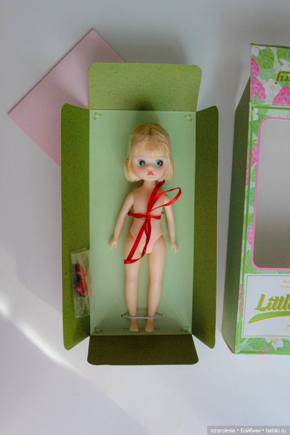 Виниловая кукла LittleBerry