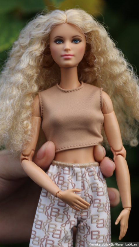 Barbie Basics 07 — Игровые куклы (фото 2)