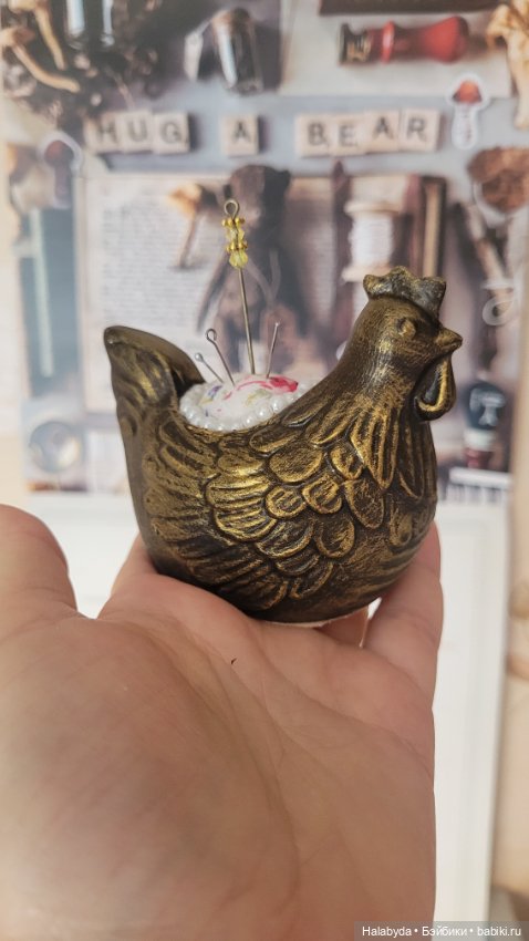 Курочка игольница — Статуэтки
