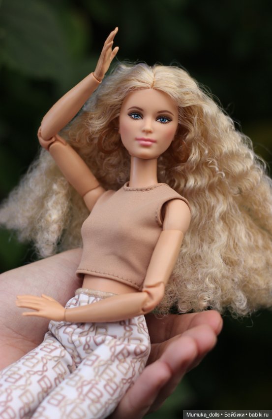 Barbie Basics 07 — Игровые куклы (фото 3)