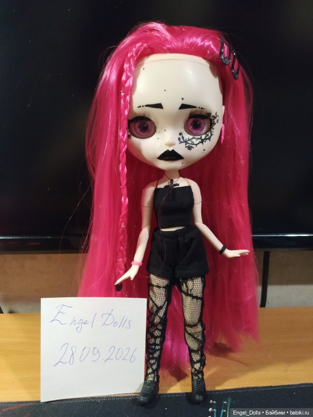 Кастомная Блайз Эмма-Роуз в стиле Альт-Гот (Custom Blythe) с шарниром (фото 6)