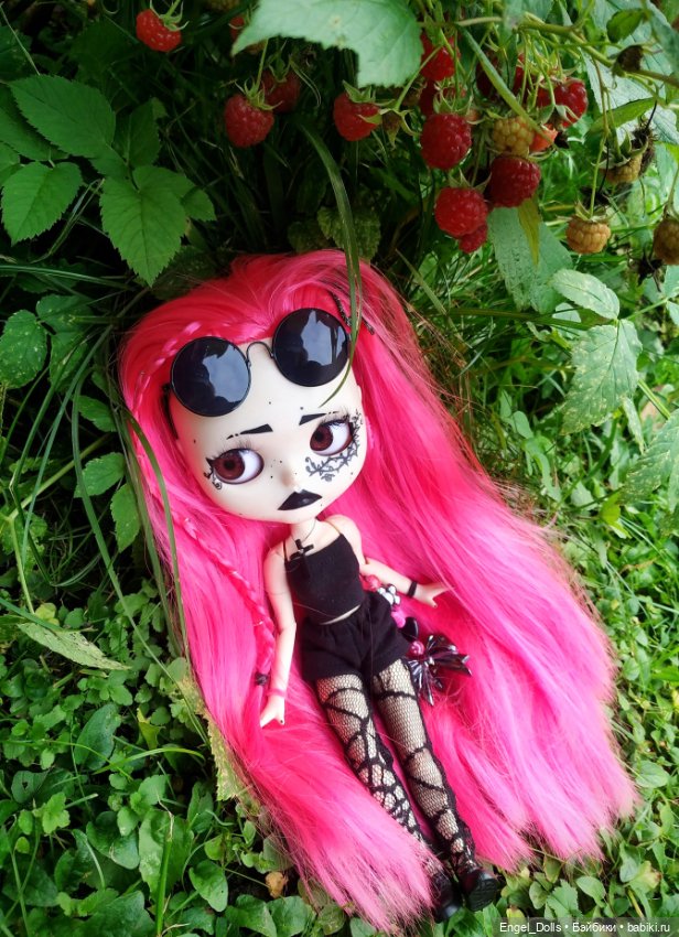 Кастомная Блайз Эмма-Роуз в стиле Альт-Гот (Custom Blythe) с шарниром (фото 4)