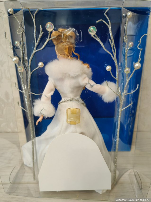 Holiday Visions Barbie Winter Fantasy 2003 (фото 8)
