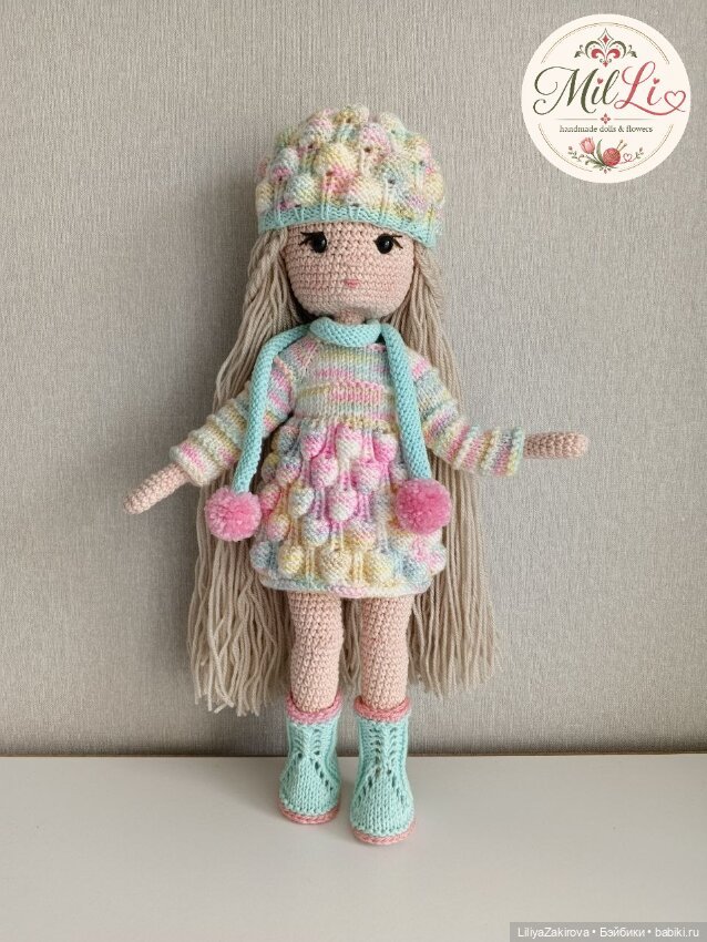 Вязаная игровая кукла со сменной одежкой ручной работы на проволочном каркасе (фото 3)