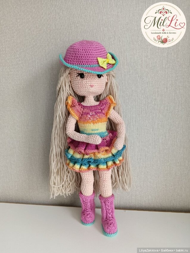 Вязаная игровая кукла со сменной одежкой ручной работы на проволочном каркасе (фото 4)