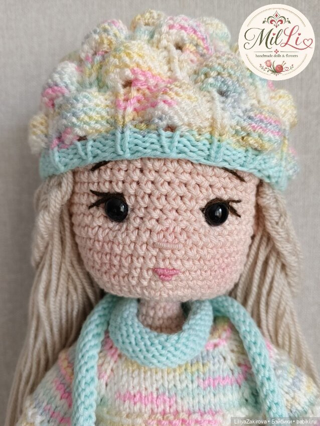 Вязаная игровая кукла со сменной одежкой ручной работы на проволочном каркасе (фото 7)