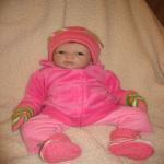 Малышка Хлоя собралась погулять