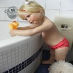 Посмотрите какой малыш! Может надо кому?