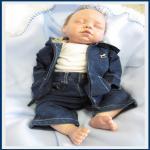 Маленькому реборну нужна помощь!