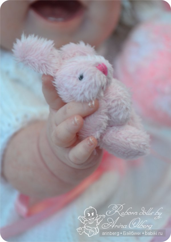 Счастливая девочка реборн Алиса