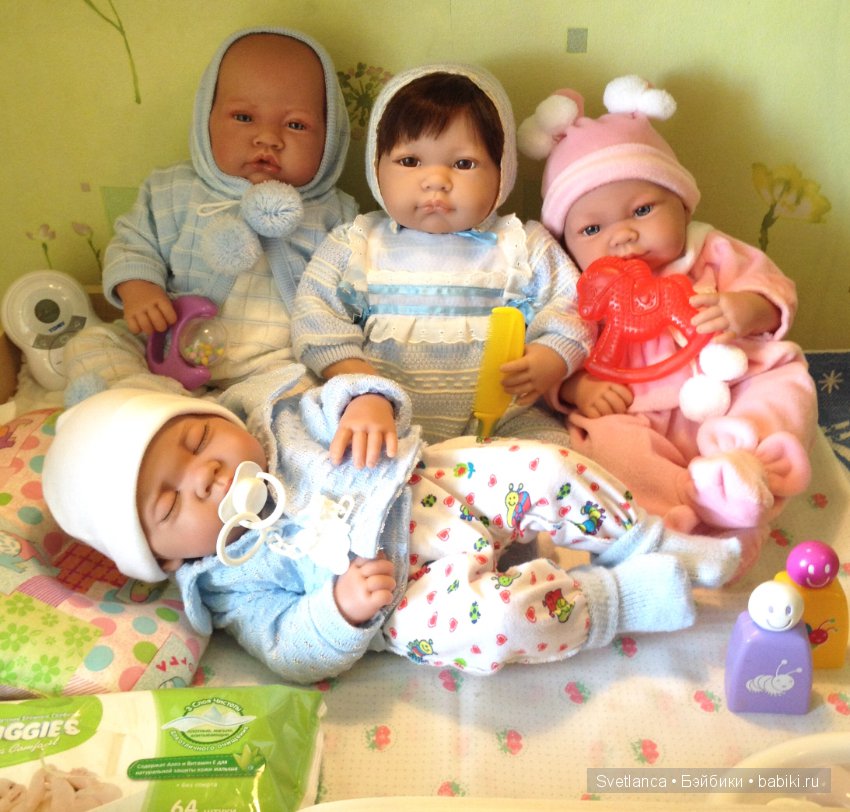 Раз-два-три-четыре мы "Хуанчиков" будили, на прогулку собирались, раздевались-одевались