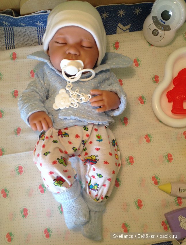 Раз-два-три-четыре мы "Хуанчиков" будили, на прогулку собирались, раздевались-одевались