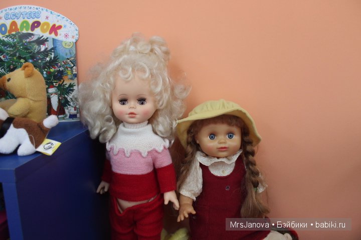 Новая библиотека и старые куклы