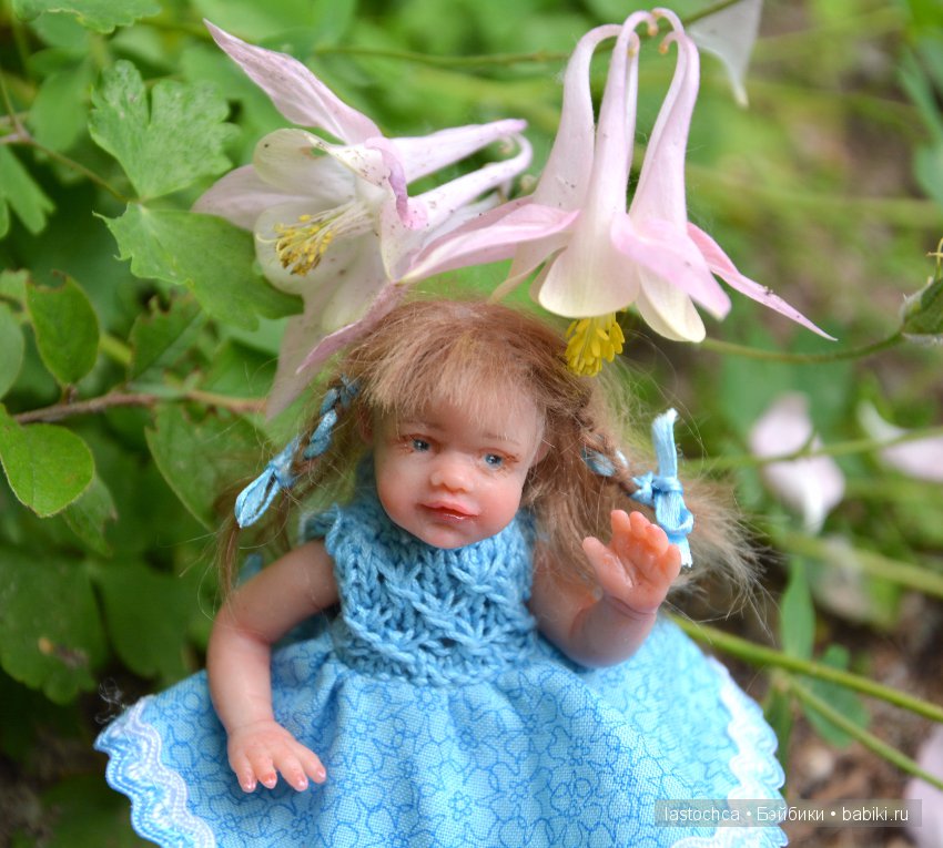 Девочка в голубом платьице - авторская мини кукла Елены Ткаченко (фото 8)