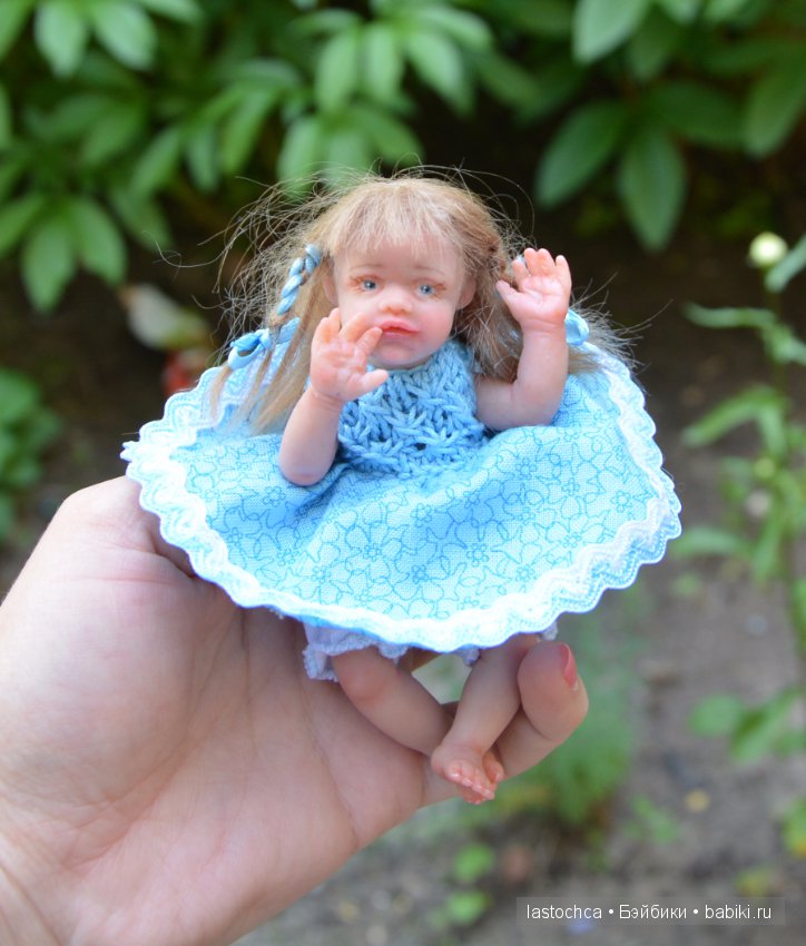 Девочка в голубом платьице - авторская мини кукла Елены Ткаченко