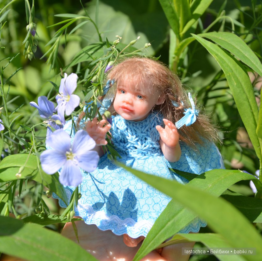 Девочка в голубом платьице - авторская мини кукла Елены Ткаченко (фото 4)