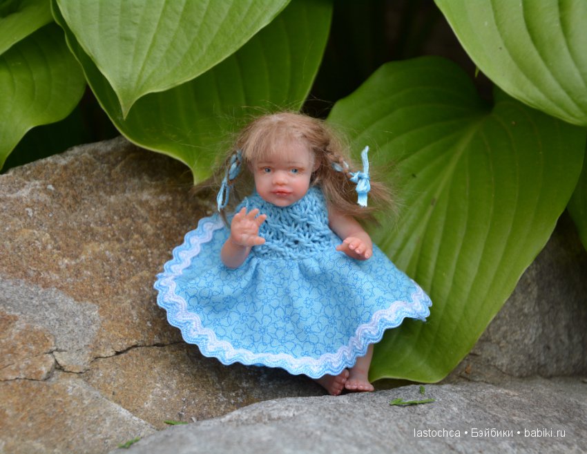 Девочка в голубом платьице - авторская мини кукла Елены Ткаченко (фото 7)