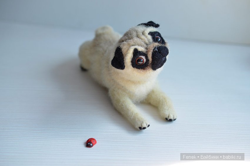 Забавный мопсяшка пришел знакомиться. Игрушка валянием ручной работы (фото 5)