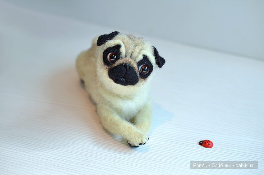 Забавный мопсяшка пришел знакомиться. Игрушка валянием ручной работы (фото 4)