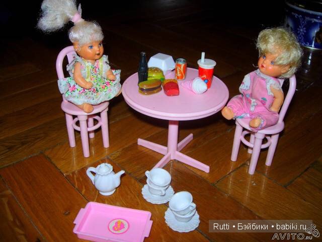 Ищу характерную куклу, еду, контейнер, поднос из набора куклы Sandy и клоун