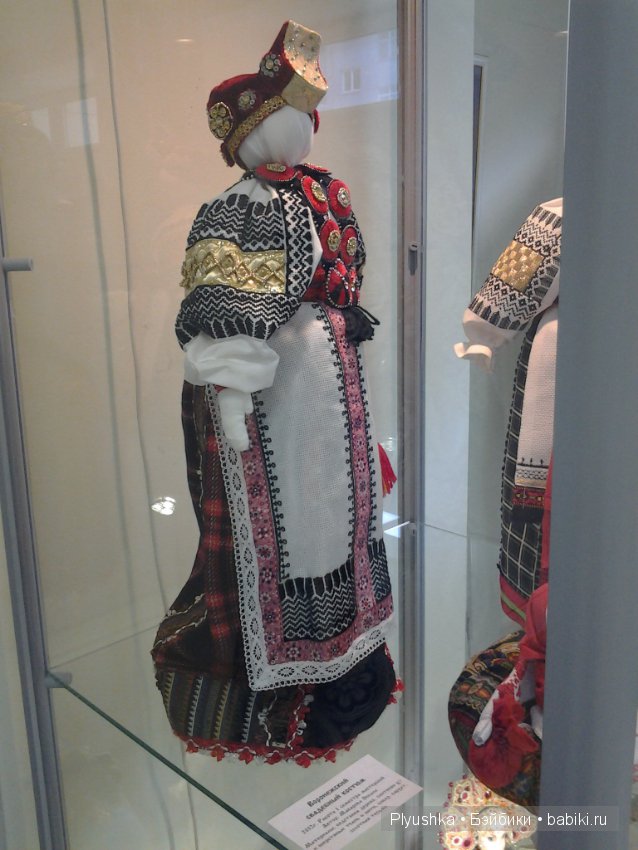 Выставка "Кукла и традиционный русский костюм" в Мытищинской картинной Галерее