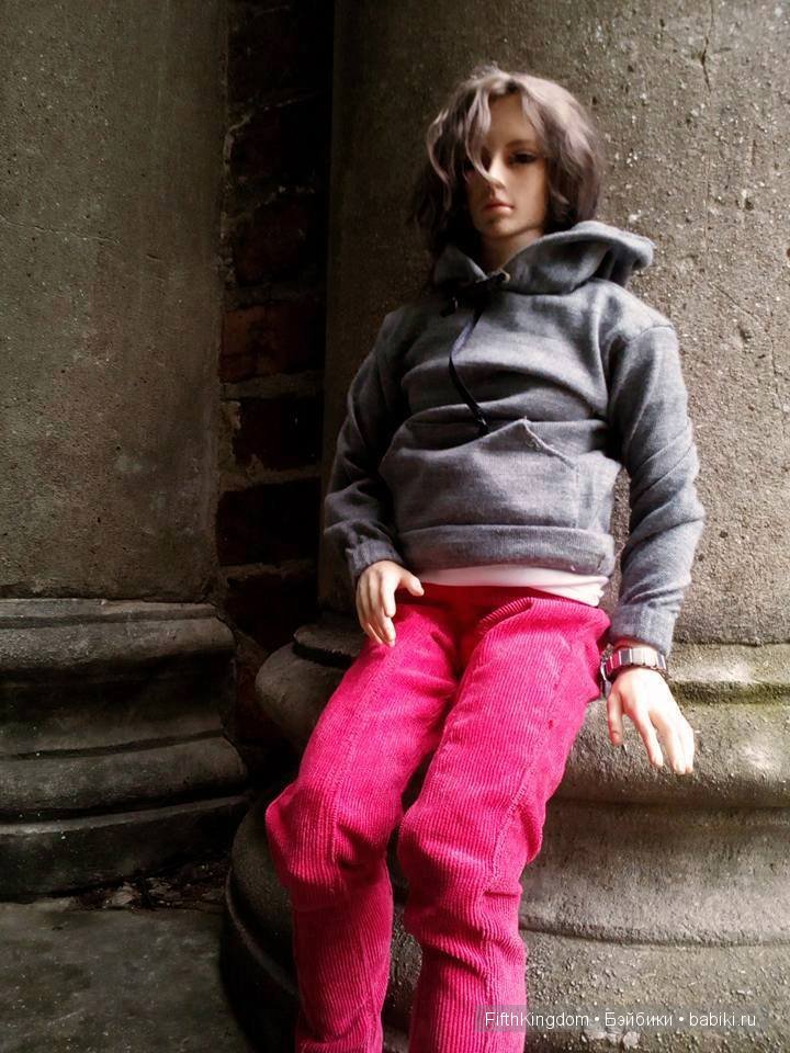 Толстовка и брюки на парня формата SD