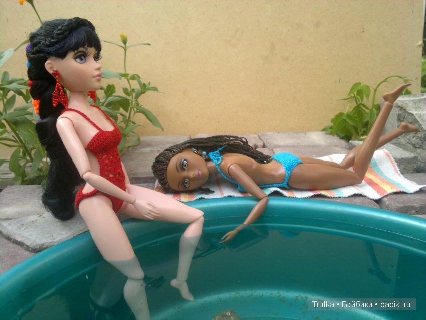 Отдых у бассейна — Куклы Bratz (Братц) и Moxie Girlz: MGA (фото 2)