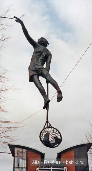 Произведения скульптуры, парящие в воздухе от Jerzy Kedziora