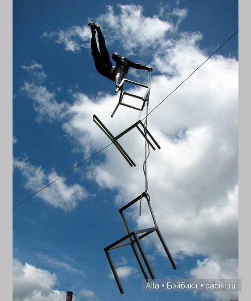 Произведения скульптуры, парящие в воздухе от Jerzy Kedziora