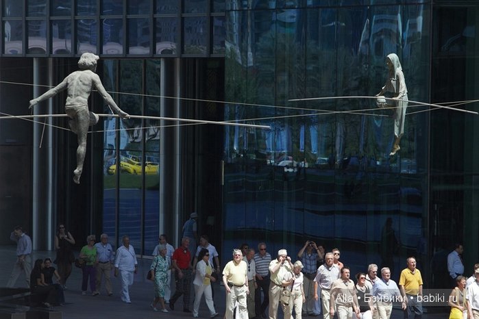Произведения скульптуры, парящие в воздухе от Jerzy Kedziora