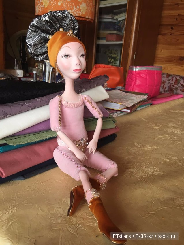 Интерьерная авторская кукла из паперклея (фото 2)
