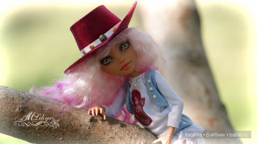 Прогулка по саду! Монстер Хай - Хоулин