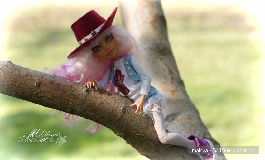 Прогулка по саду! Монстер Хай - Хоулин