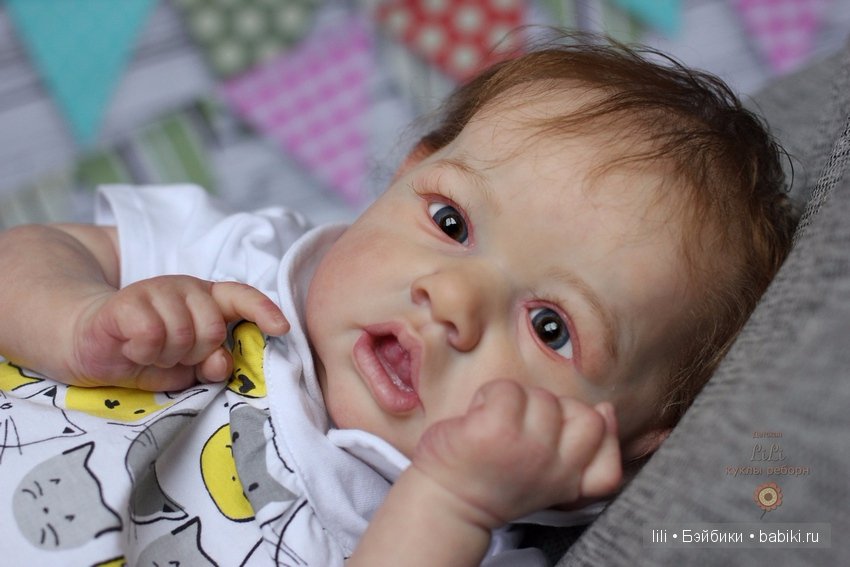 Мой малыш реборн Саския позирует