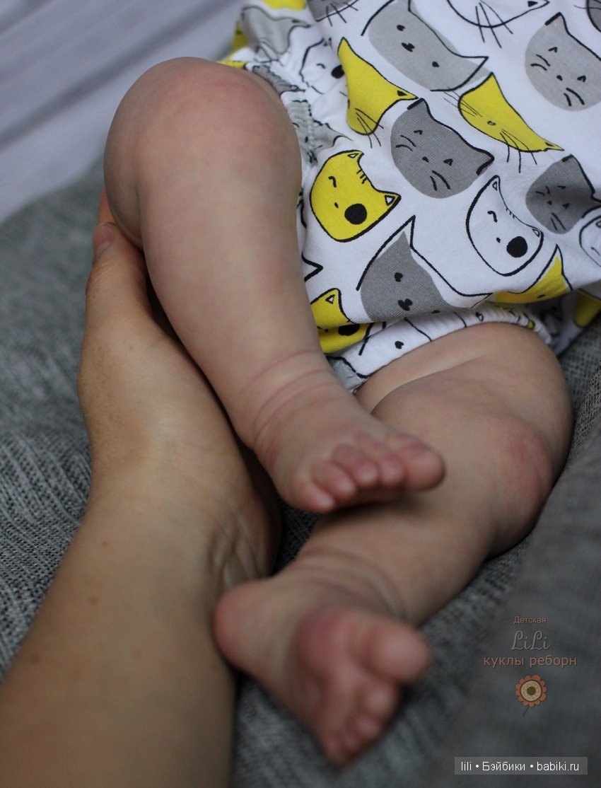 Мой малыш реборн Саския позирует