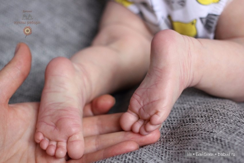 Мой малыш реборн Саския позирует