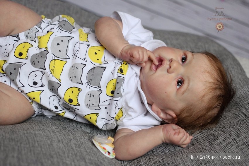 Мой малыш реборн Саския позирует