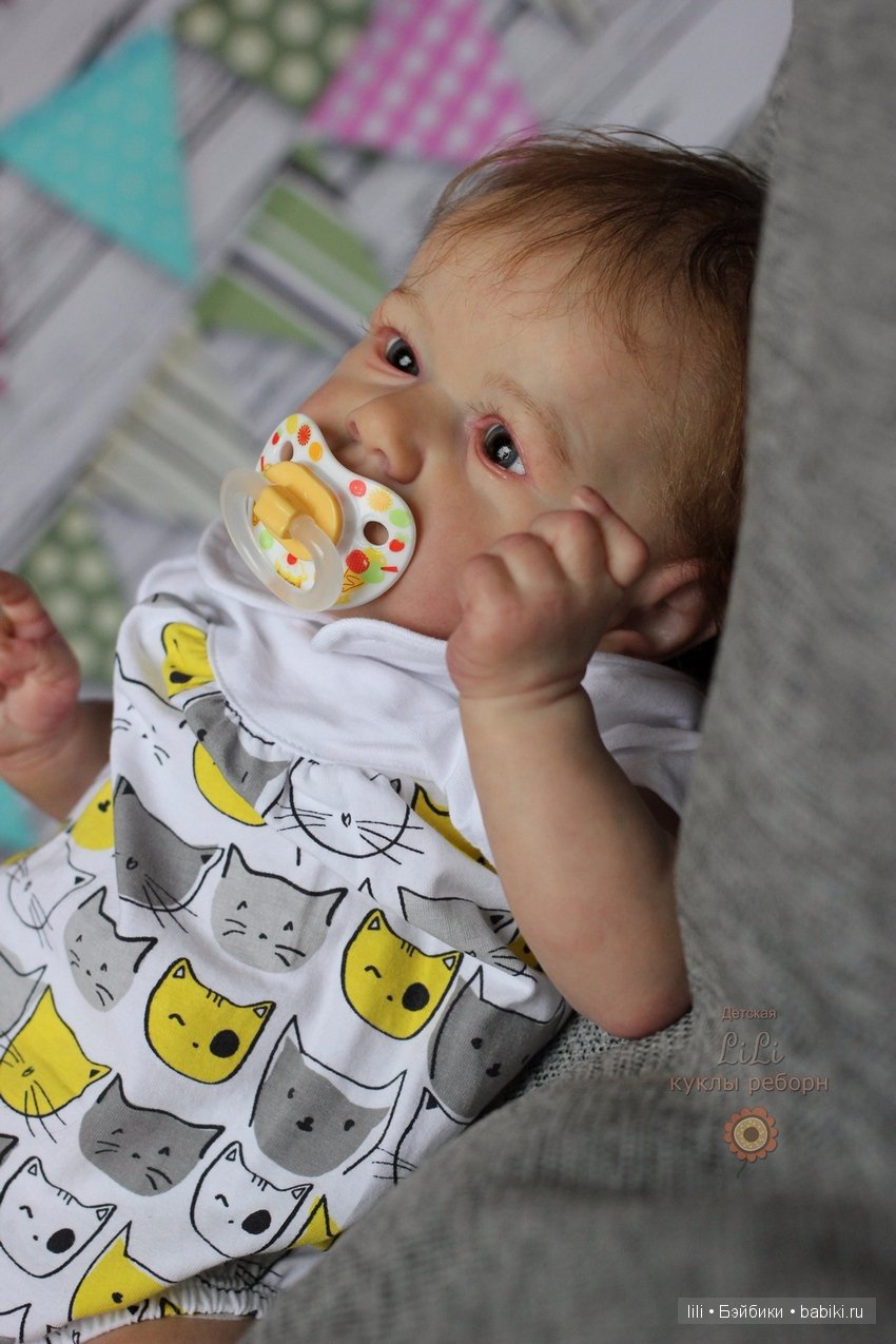 Мой малыш реборн Саския позирует