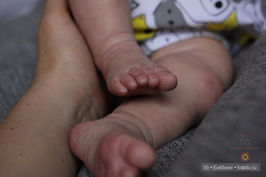 Мой малыш реборн Саския позирует