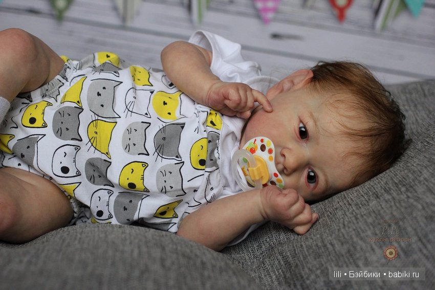 Мой малыш реборн Саския позирует