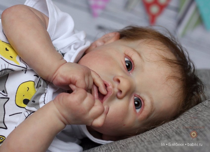 Мой малыш реборн Саския позирует