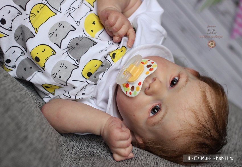 Мой малыш реборн Саския позирует